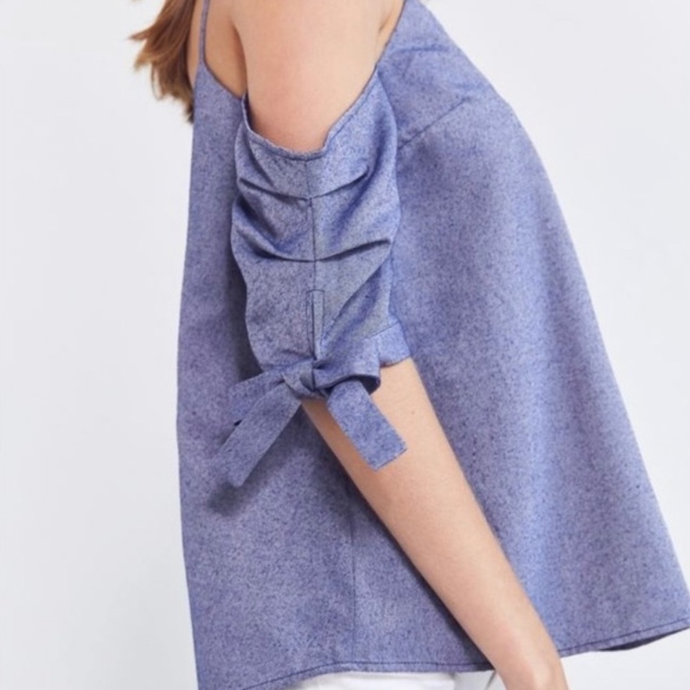 SILENCE + NOISE // UO Chambray Cold Shoulder Top - Picture 7 of 8